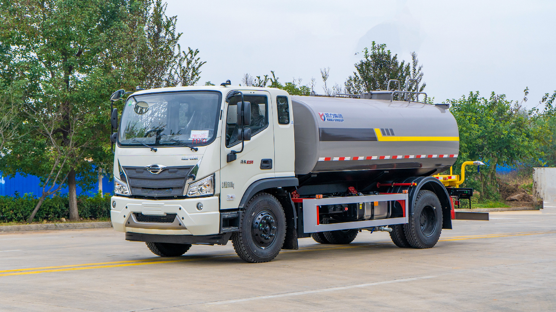 National Vi Foton Ruiwo Es3 Lawn, Crops, Trees, Watering, Green Plant Maintenance 18 Tons 12 Square Meters Greening Spray Truck