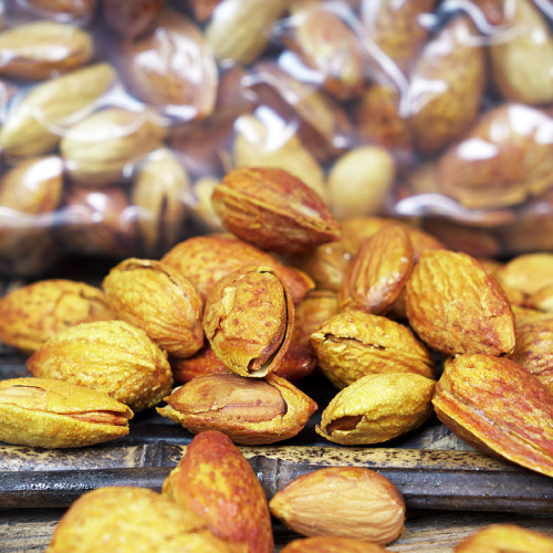 Almonds wholesale, NP large-grain, shell-less, thin-skinned almonds in a 500g canister