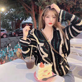 2021秋冬撞色条纹花朵慵懒风毛衣女v领荷叶边设计感针织衫喇叭袖