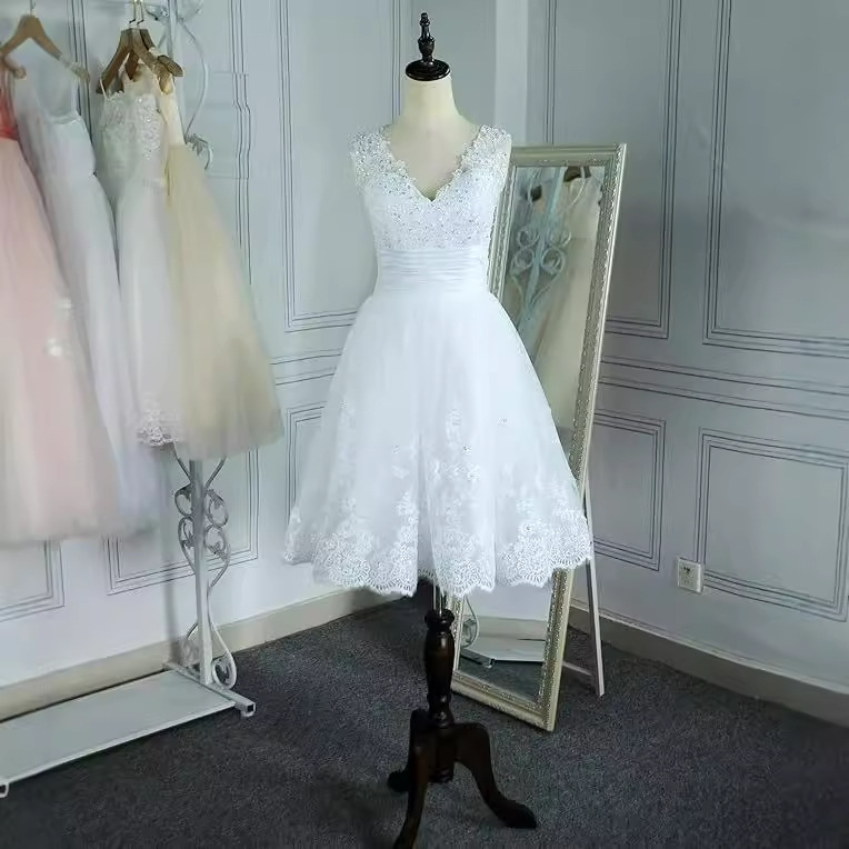Comercio exterior europeo y americano vestido de novia de encaje corto viaje tul diamantes de imitación con cuello en V vestido de novia vestido retro image 4
