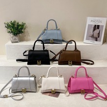 �羳����ɳ©��2026�¿�Ů�����|���OӋ�μ���r�м�ɫ�͹�б���