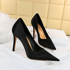 8831-5 European and American simple Retro High Heels women's shoes thin heels Satin shallow mouth pointed spring an
