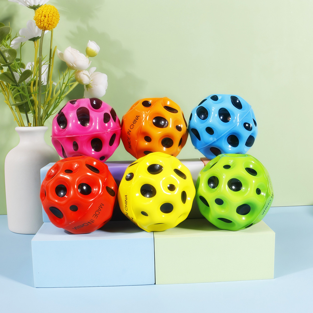 6.3 Balón de color de alto resorte punto negro aleatorio S605