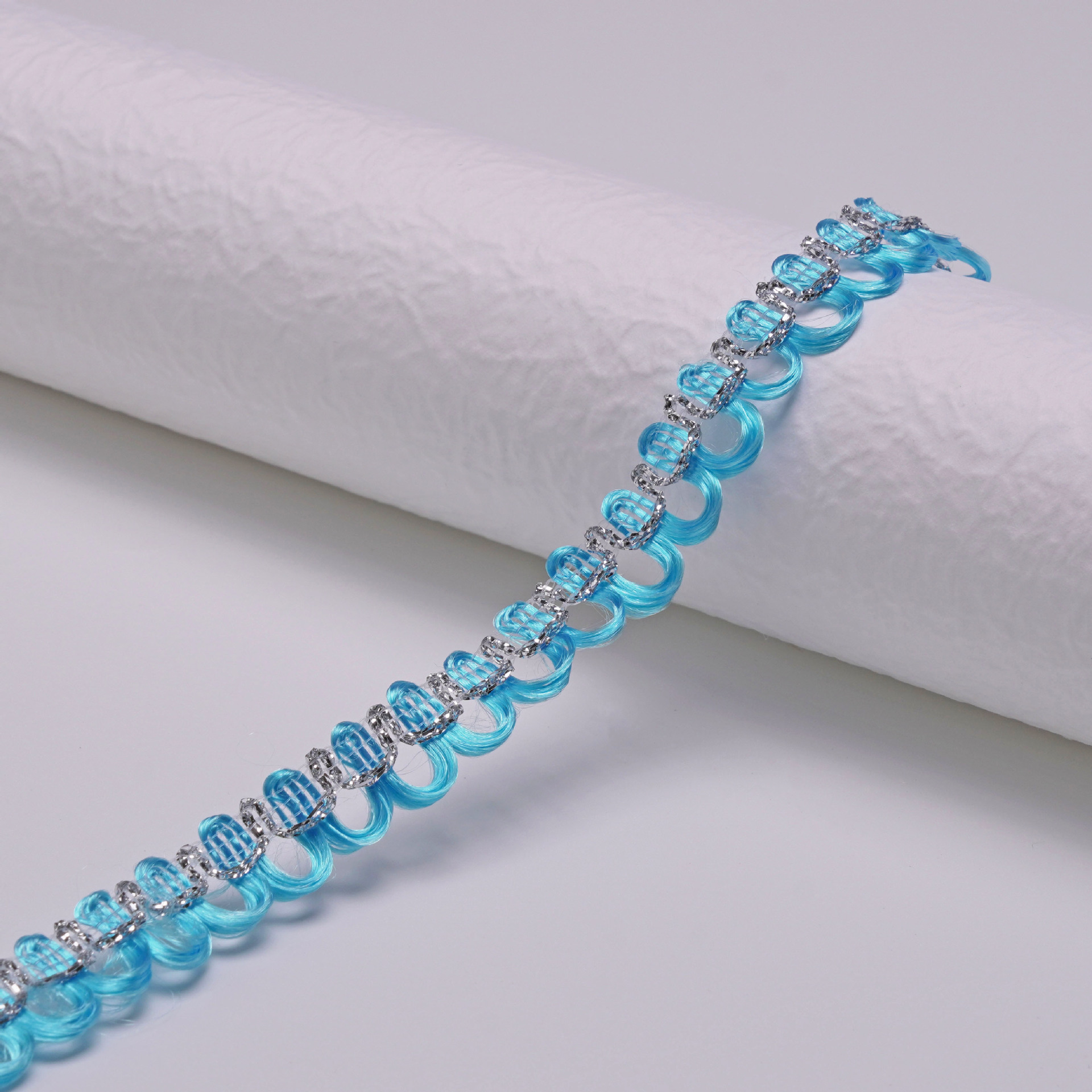 Suministro de stock directo de fábrica de 1cm de color dorado y plateado borde ondulado encaje ropa accesorios