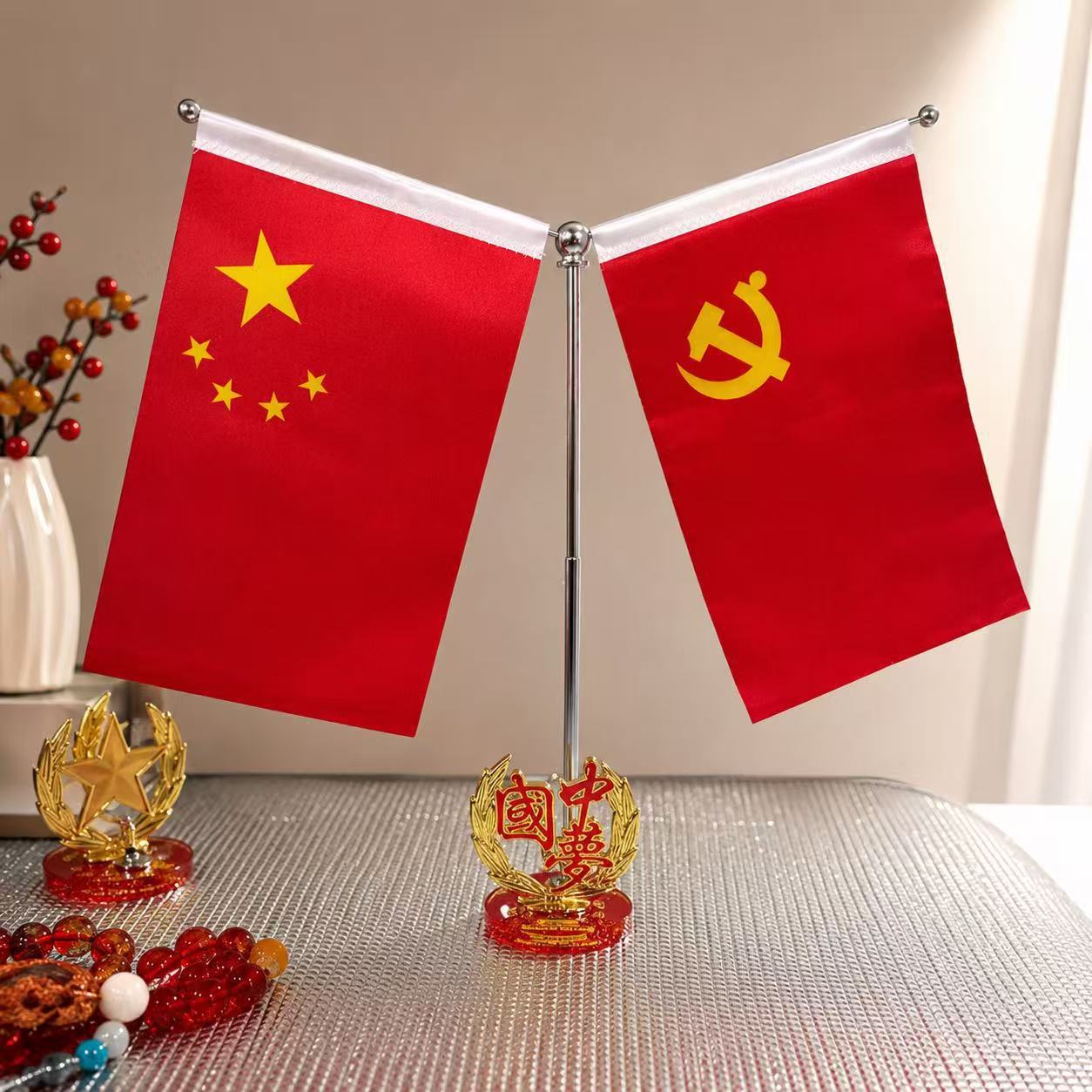 Large red flag desktop ornament, crystal table flag, office meeting room desk decoration, five-star red flag ornament, car interior decoration