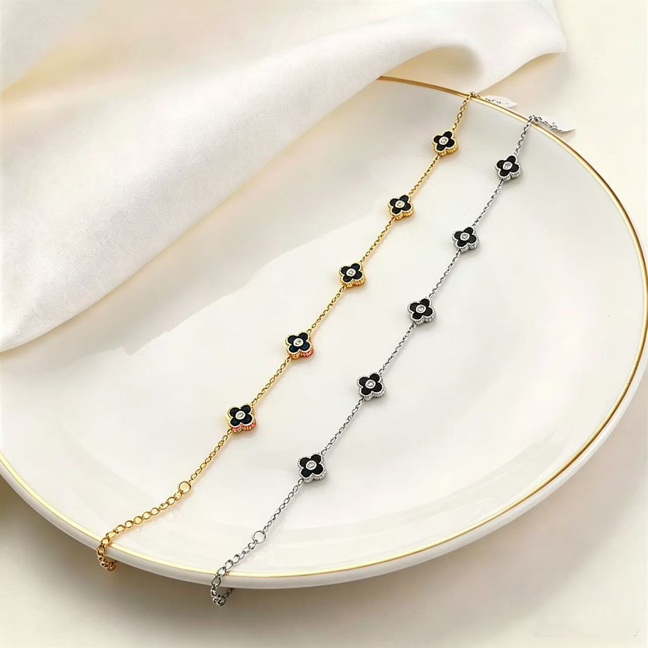 Fuente transfronteriza Xinxun grasa de titanio pulsera de acero versátil temperamento alto sentido nicho lujo ligero no desvanecer joyas de mano