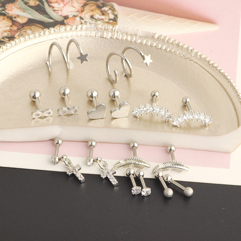 16G labret stud size and finish detail