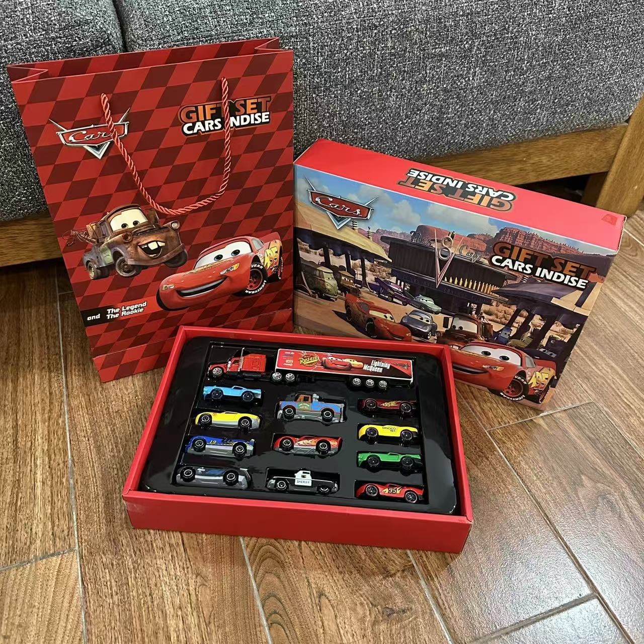 Cross-border McQueen Lightning Mobilization Coches Tempestad Negra Sheriff Juguetes Niños Coches de Aleación Ride Boys