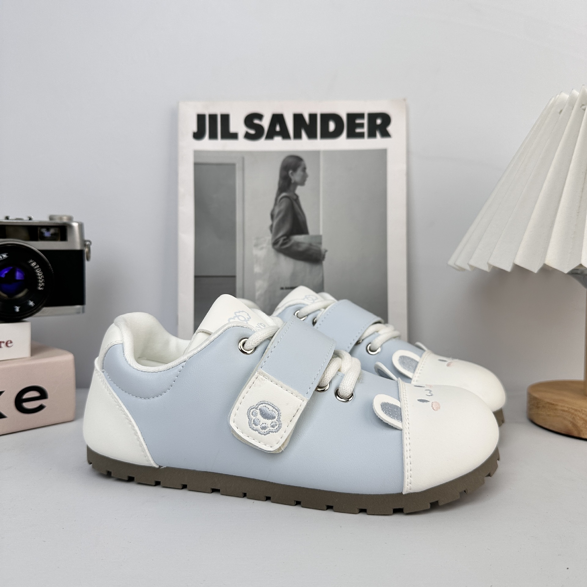 Zapatos de pan de ondas largas con suela gruesa zapatos blancos para mujeres 2025 nuevos zapatos de skate casuales primavera y otoño versátiles zapatos de entrenamiento alemán