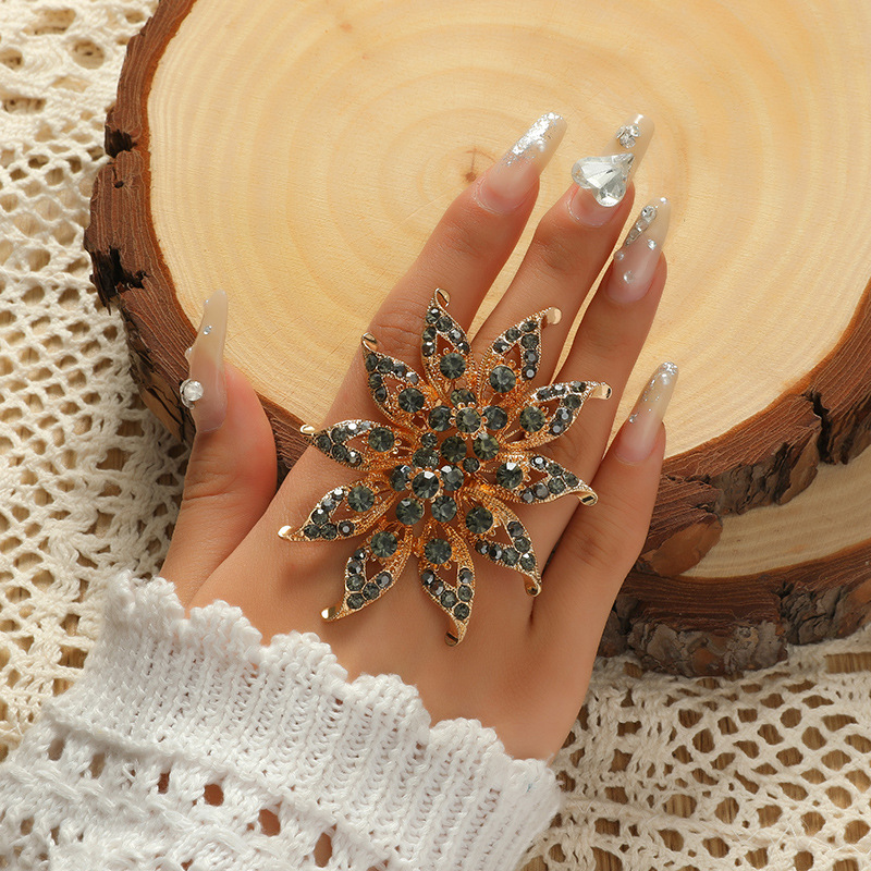 Simple Geometric Flower New Retro Alloy Open Ring display picture 4