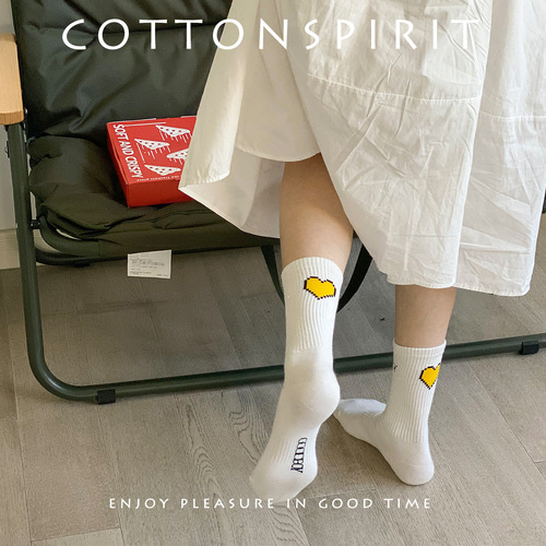 Unisex Heart-Shaped Socks with Cute Letters, Japanese-Style Preppy Design – Mid-Calf Length, Perfect for Sports, Streetwear, and Trendy Instagram Looks