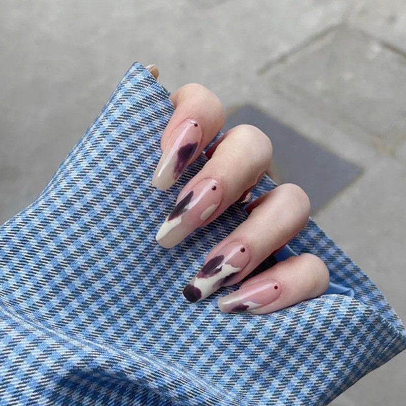 Comercio extranjero más vendido polvo de niebla de vaca manicure, dulce, fresco, suave, viento, desgaste de uñas, 24 piezas de parche de uñas falsas.