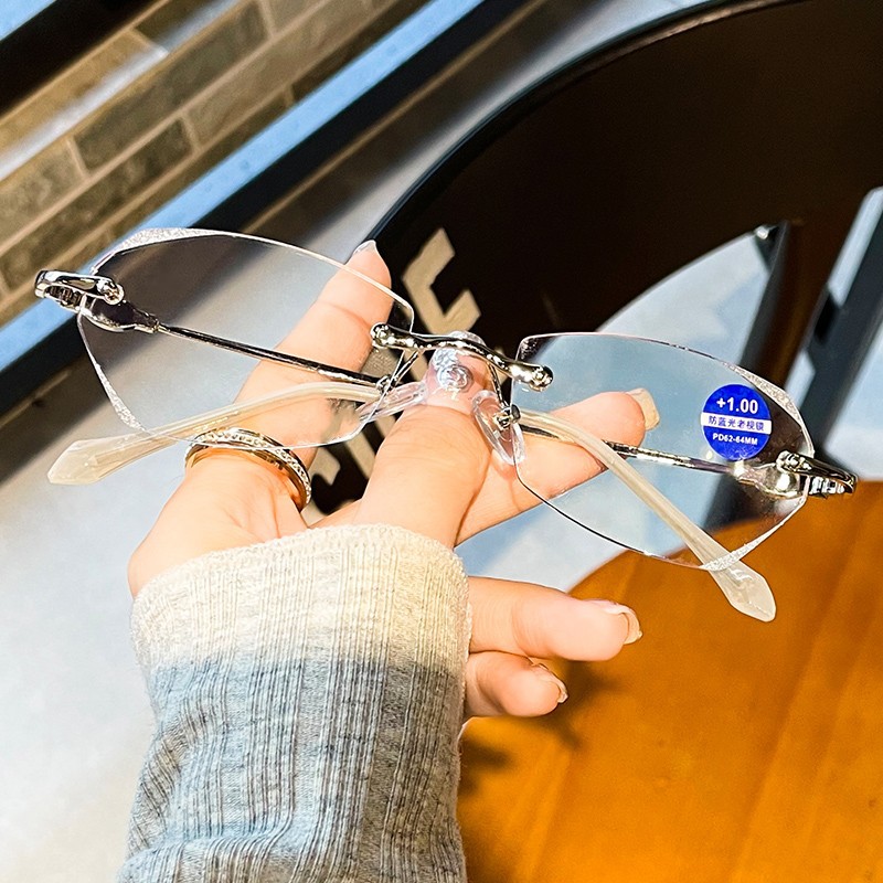 Tiktok popular anti-azul gafas de lectura de luz marco de metal moda hombres y mujeres mismo estilo gafas de lectura HD de mediana edad y ancianos gafas de lectura