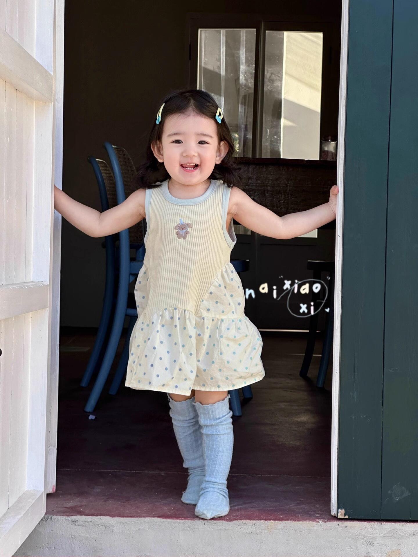 Ropa para niñas, ropa para niños coreanos, tesoros femeninos, bordados, estilo occidental, lunares, falda de cola de pez irregular, falda de chaleco de princesa, estilo de moda