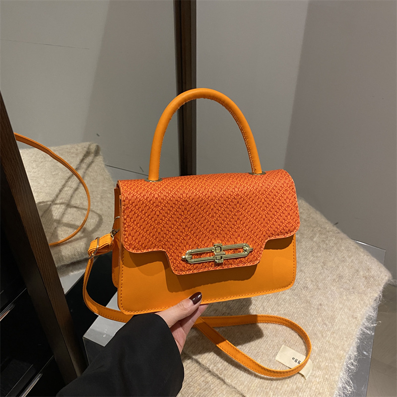 Bolso pequeño portátil casual retro femenino 2025 nuevo bolso cuadrado pequeño de moda coreana textura hebilla bolsa de mensajero de nicho
