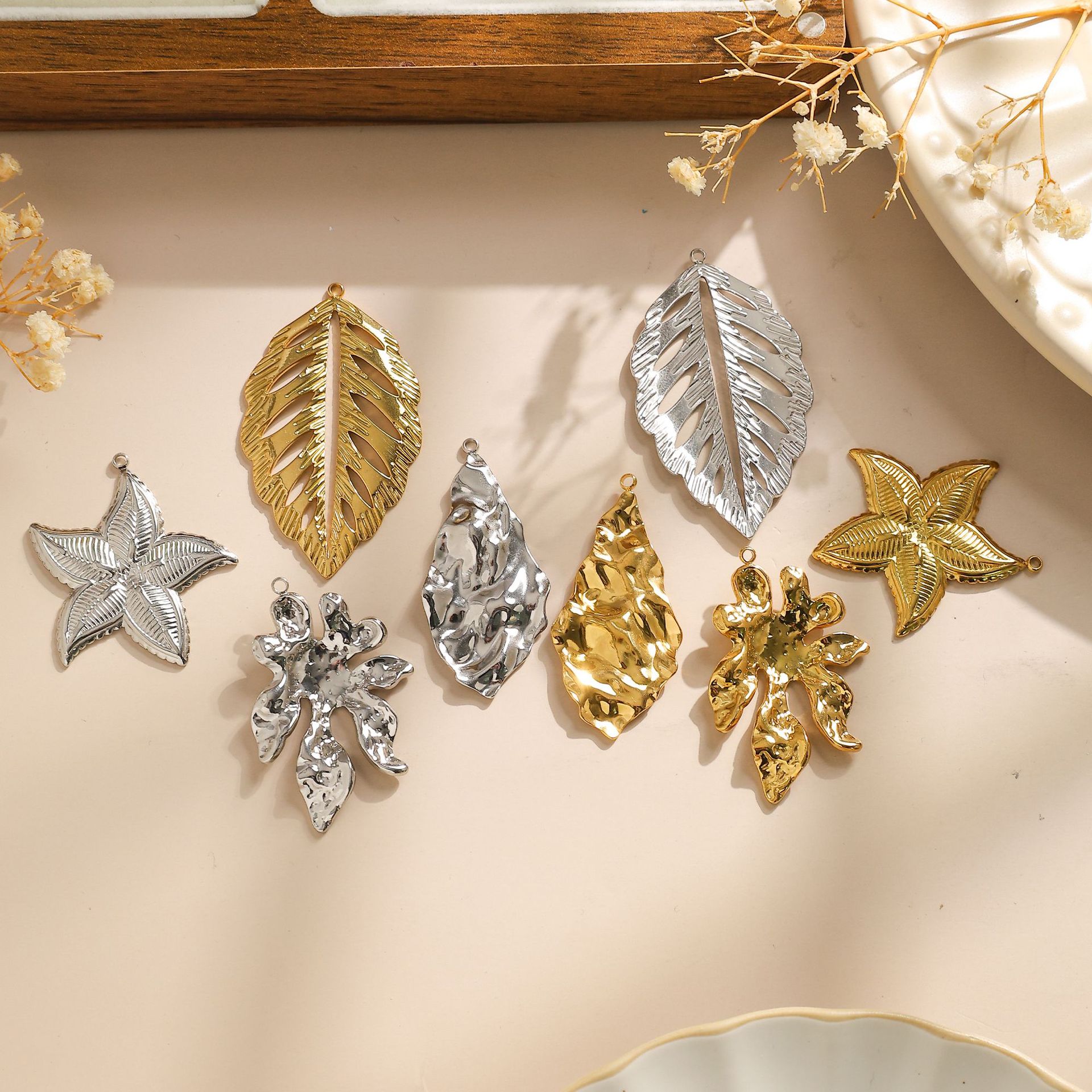 Leaves, Starfish Pattern 1 Piece 304 Stainless Steel Leaves Starfish Pendant