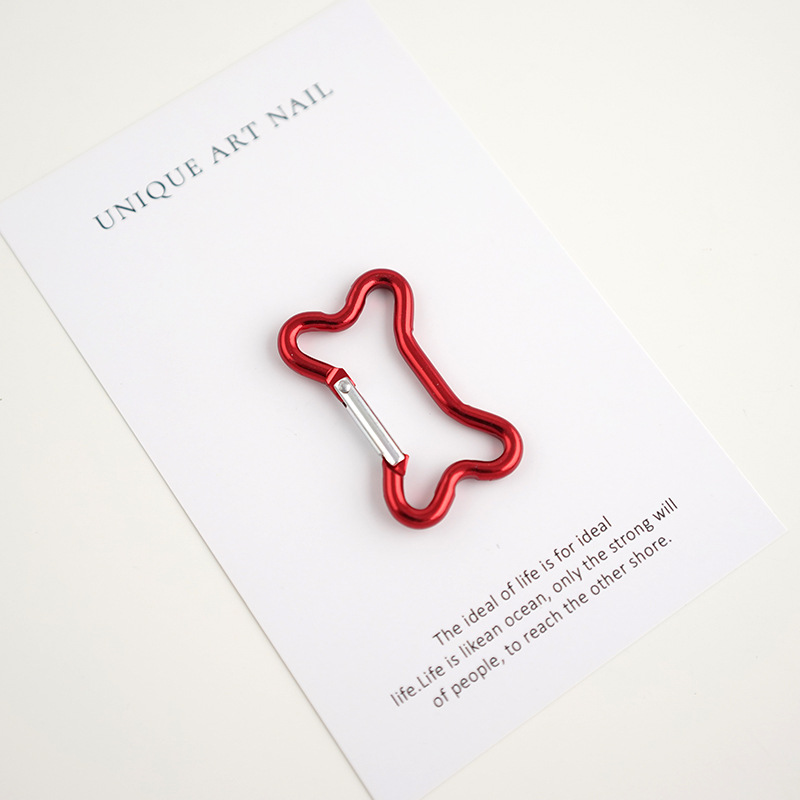 バックパックにフックを掛けて登山ボタンを掛けます。