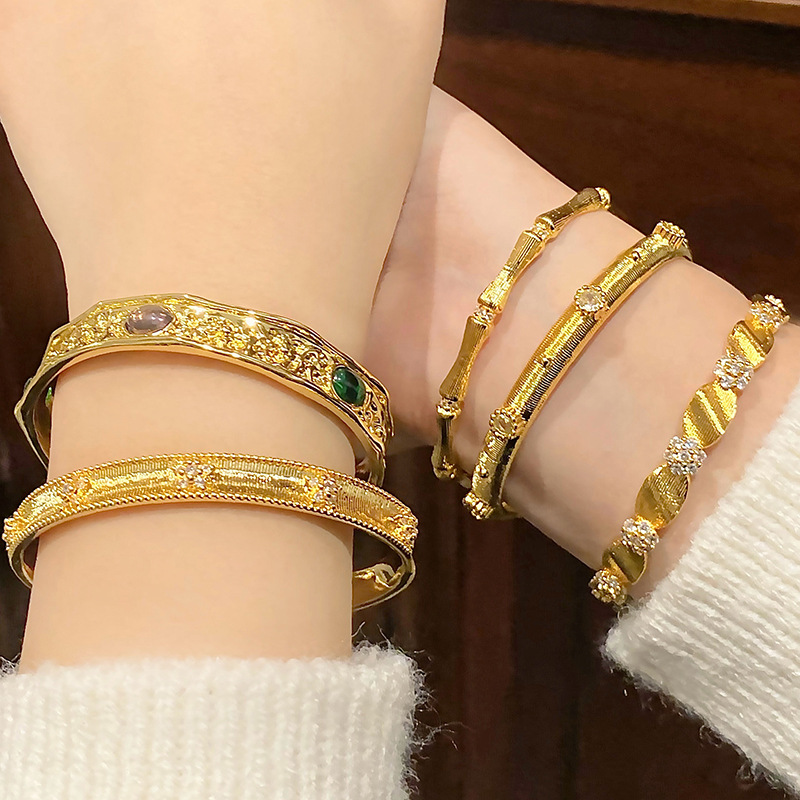 金色重工貴氣鏤空拉絲手鐲女款2025新款輕奢高級感小眾設計手飾