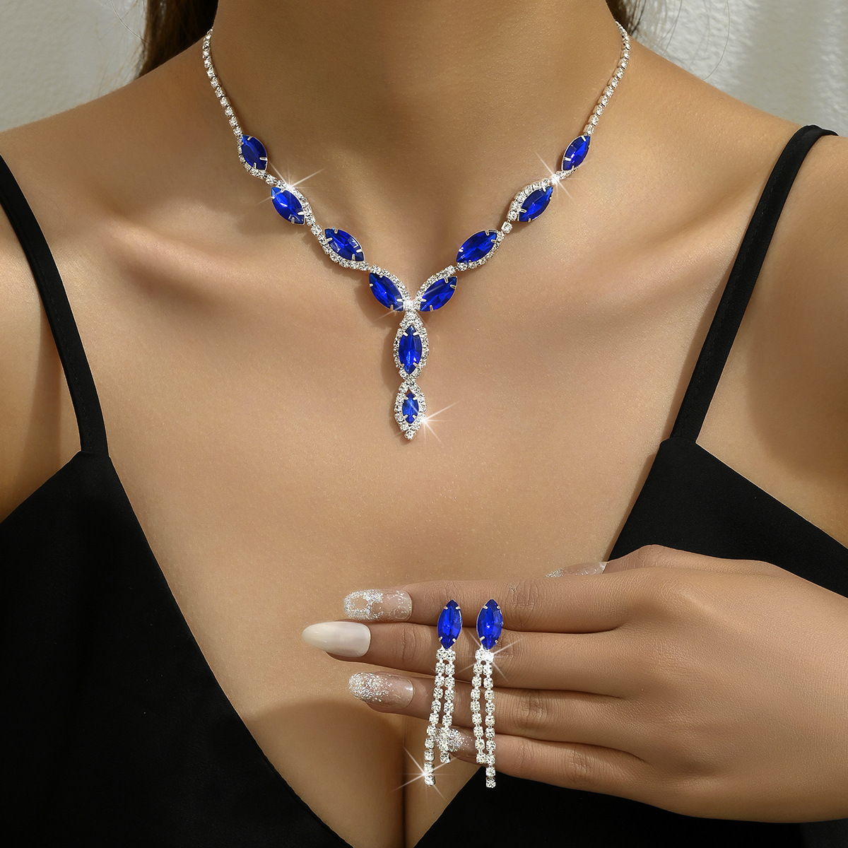 Set gioielli sposa con collana a goccia marquise e orecchini_voghion.com