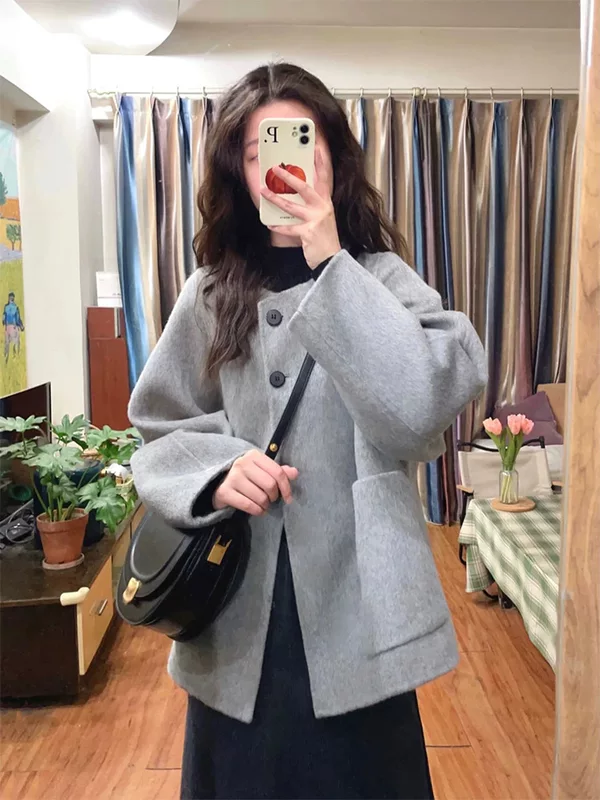 Детское короткое шерстяное пальто в стиле Chanel - толстая демисезонная oversize куртка серого цвета