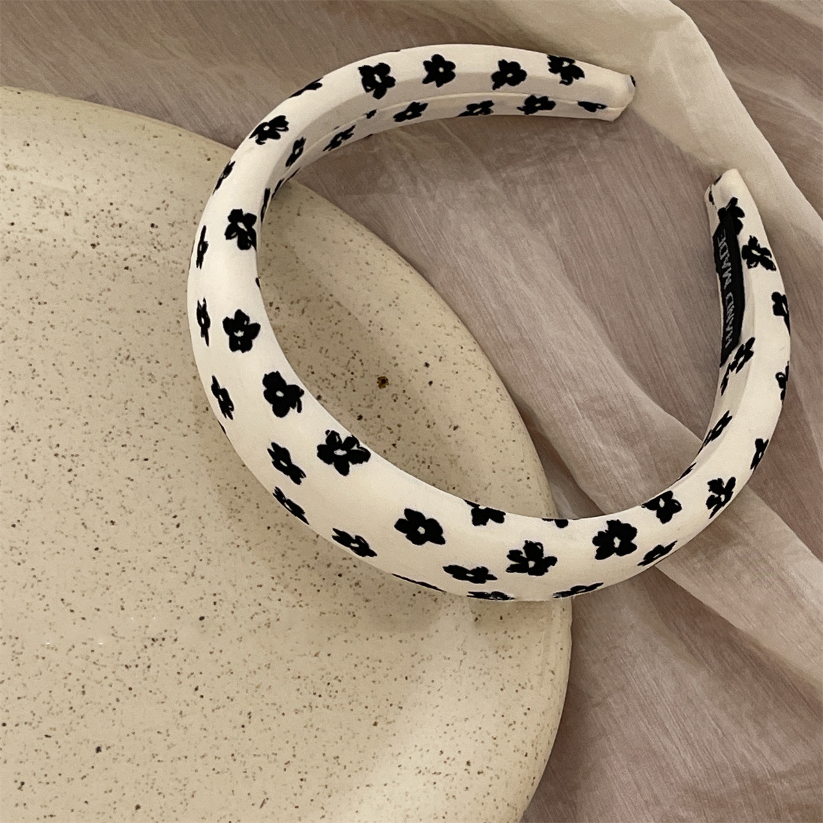 Bandeau à larges bords assorti de couleur noire et blanche rétro française pour femme, tempérament de début d'automne accru, haut de tête de mort, plaid floral, pressage des cheveux_voghion.com