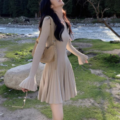 小个子穿搭针织连衣裙女秋季新款V领长袖设计感收腰显瘦气质短裙
