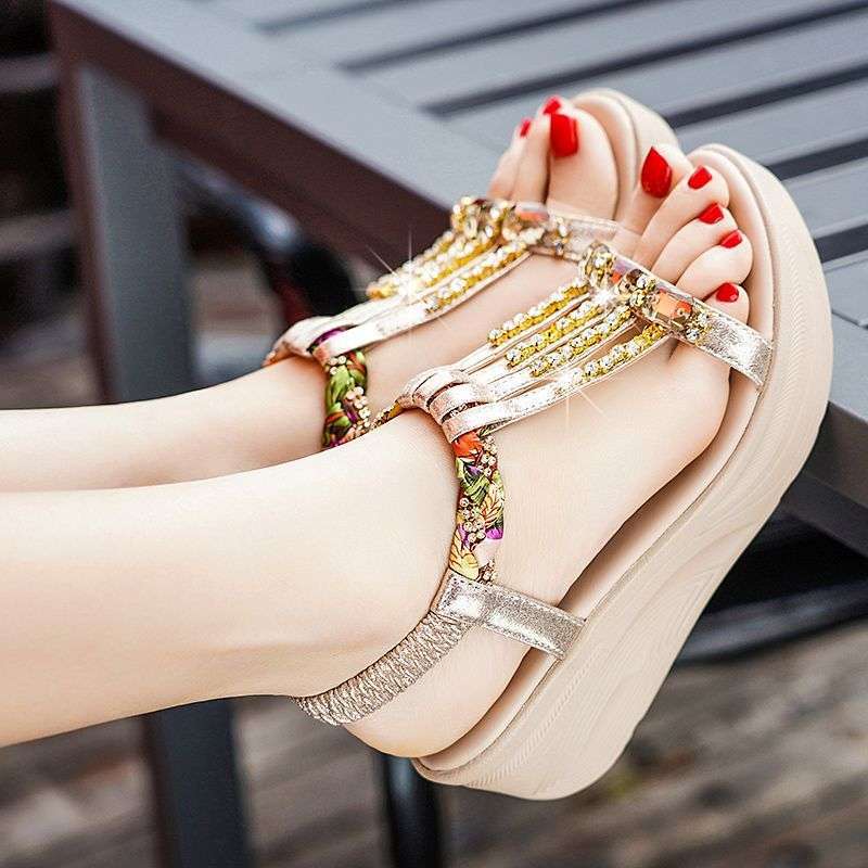 Women's Thick-Soled Sandals for Small People, Rhinestone High Heels, Flat Soles, Summer 2025 New Sexy Versatile Wedges