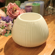 简约釉面矮款条纹白色圆形陶瓷花瓶花器家居装饰摆设餐桌摆件包之