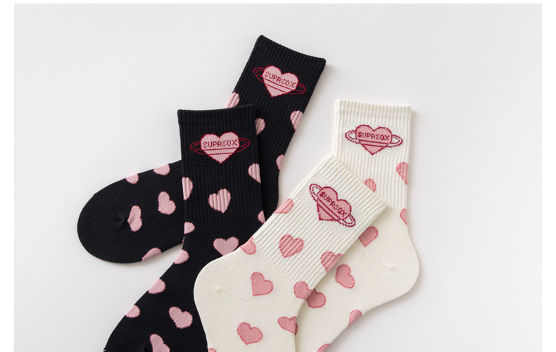 Unisex/both men and women can trend love in the tube socks