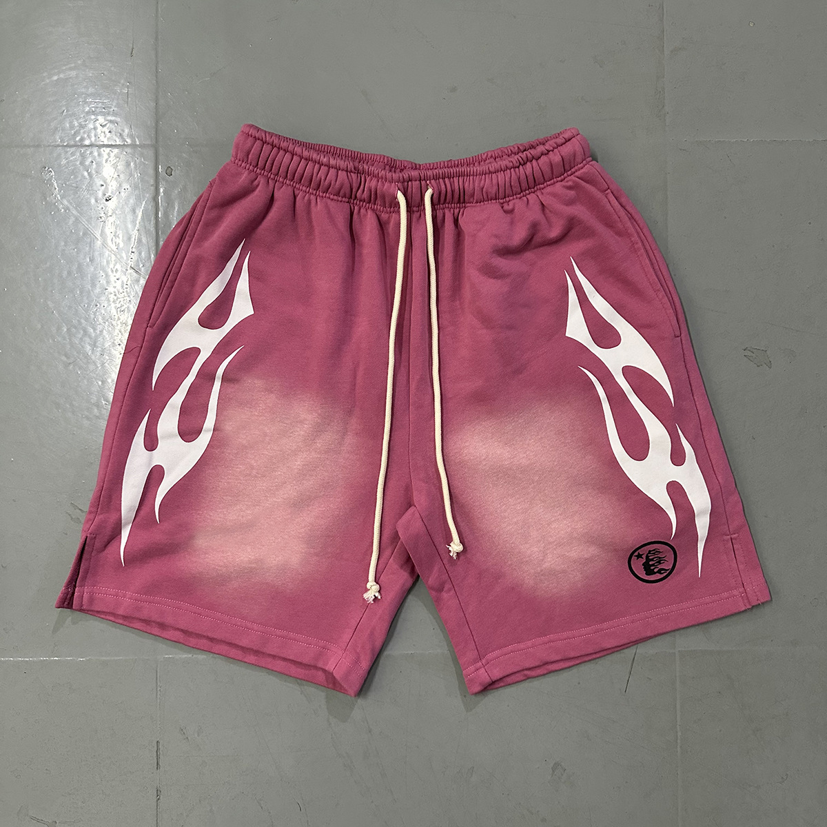 Hell Star lavando y desgastando pantalones cortos casuales 2024 verano nuevo estilo marca de moda europea y americana hip-hop pantalones de cinco puntos hombres y mujeres