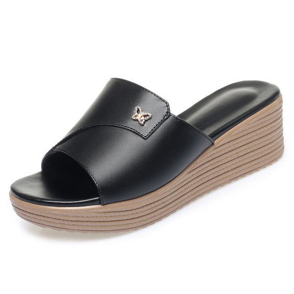 Dép sandal nữ quai chữ V đế xuồng cao 5 cm, da thật mềm mại — màu đen