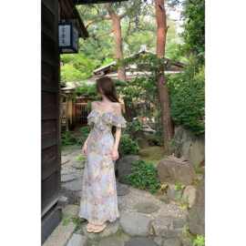 一字肩蓝色碎花连衣裙女2026夏季新款气质女人味两穿吊带裙