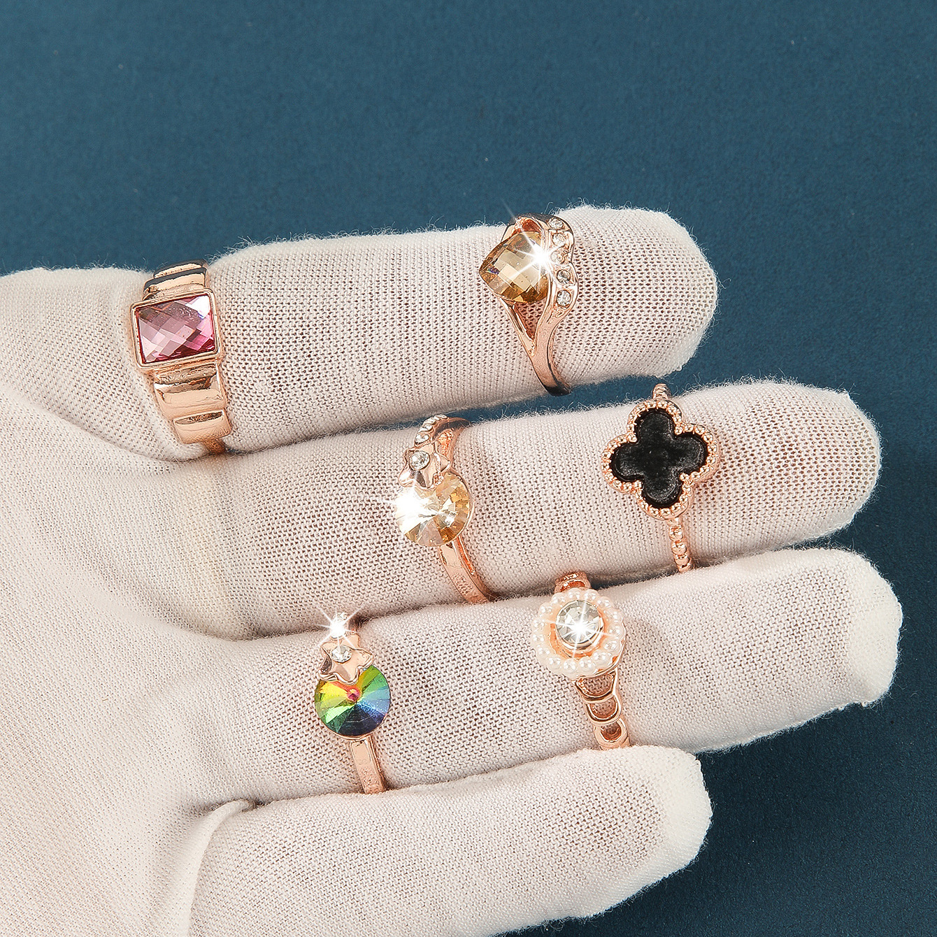 Ensemble de bagues fantaisie à fleurs colorées avec diamants_voghion.com