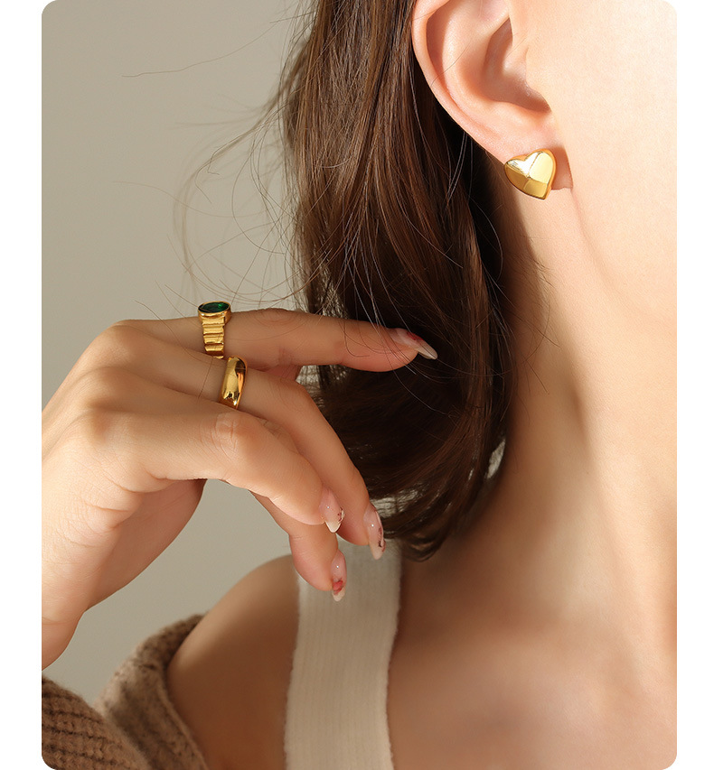 Fashion Heart Shape Titanium Steel Plating Ear Studs 1 Pair