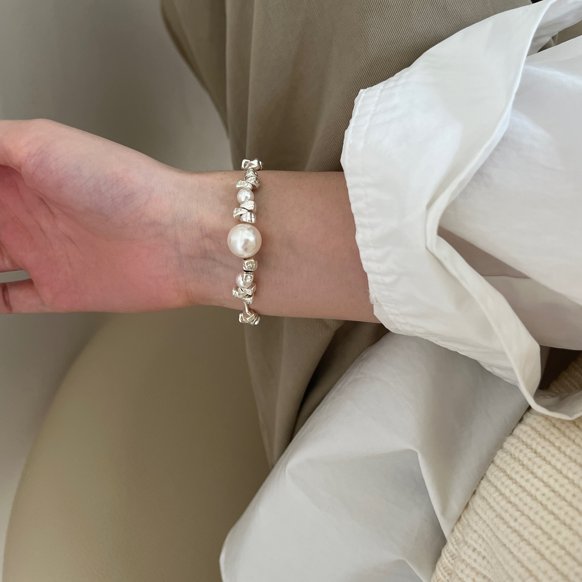 Universal bracelet pearl
