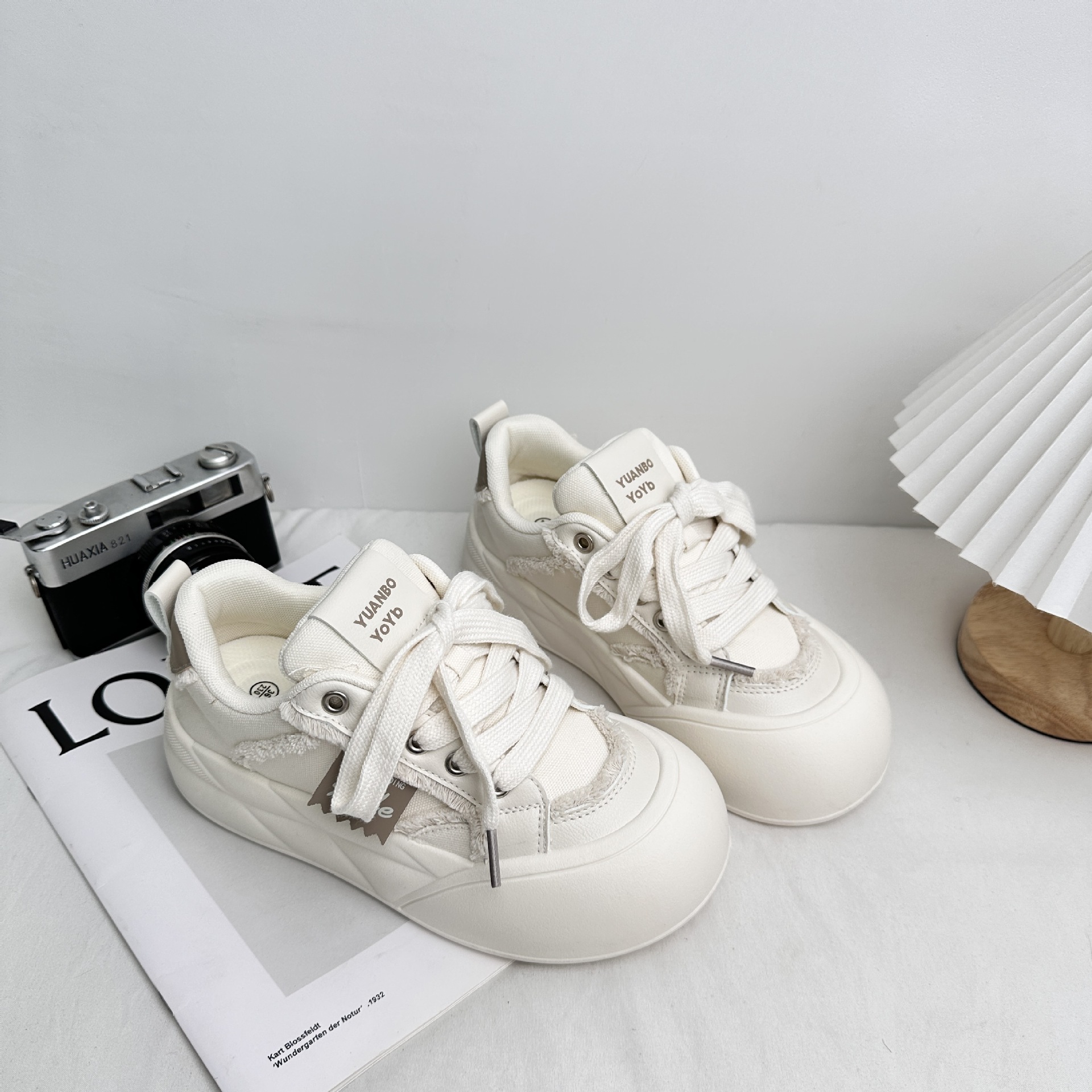 Yuanbo 2025 primavera zapatos de punta grande zapatos de plataforma de corte bajo para mujer deportes y ocio zapatos blancos zapatos de mujer coreanos