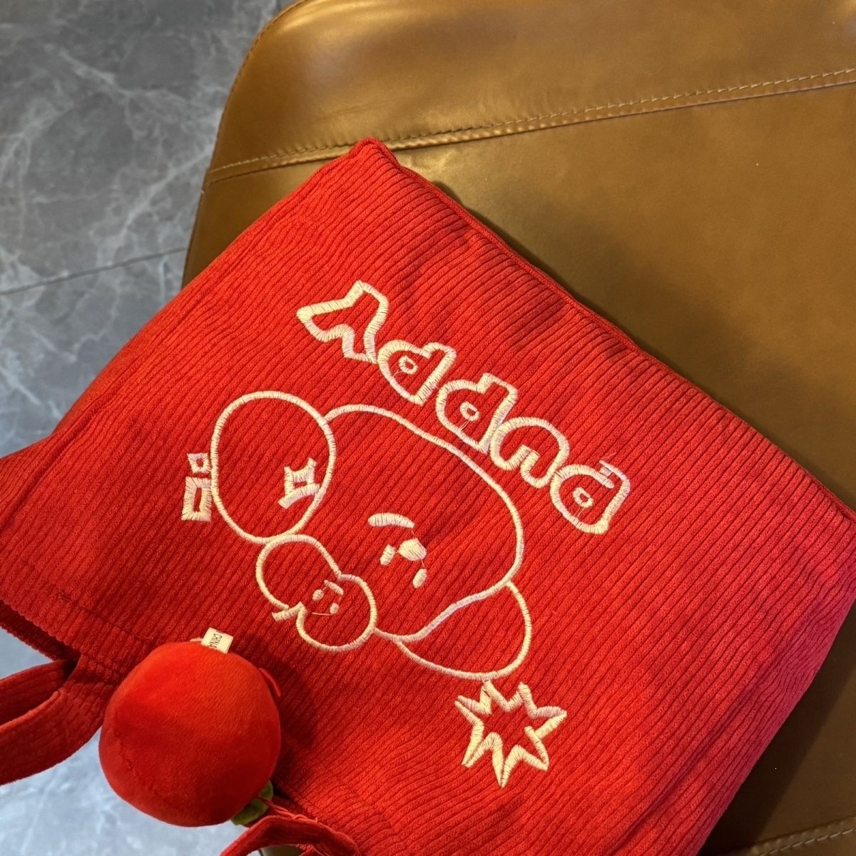 Apple Puppy: New niche suede versatile 2026 large capacity simple tote red shoulder bag B54