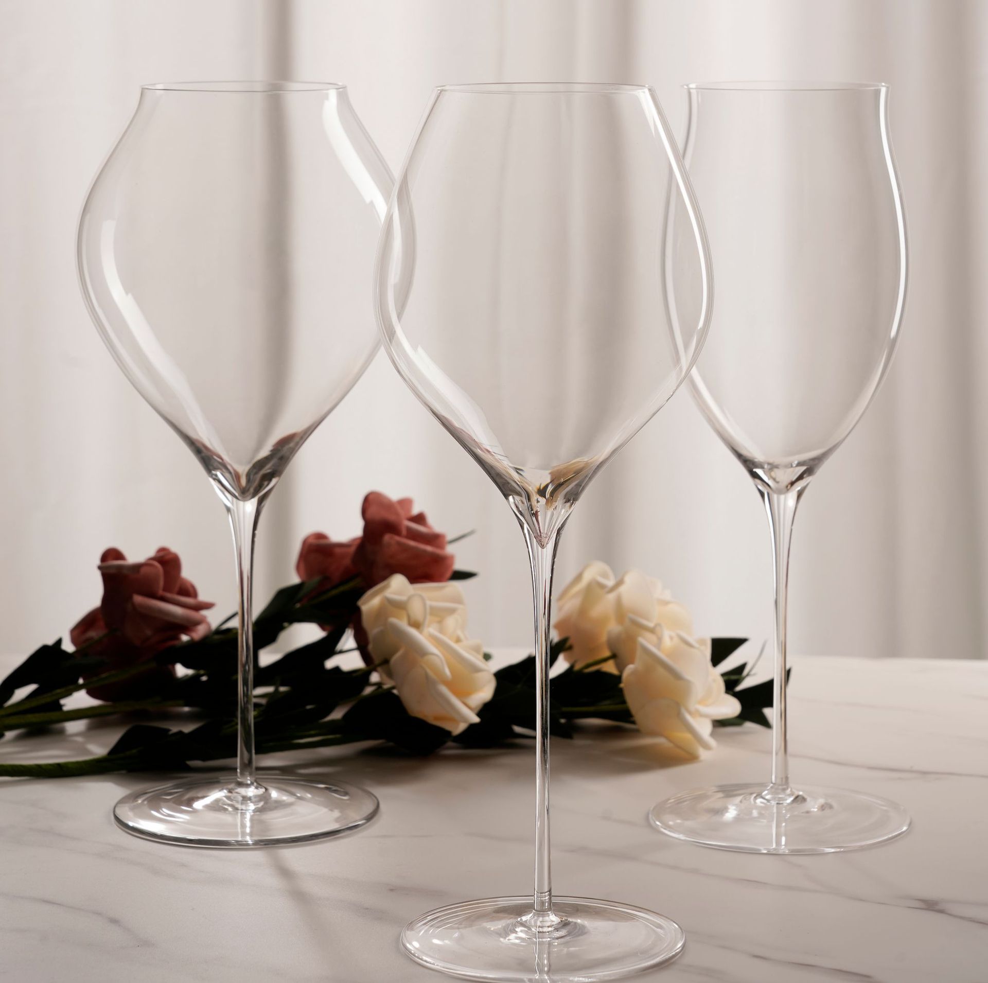 Ultra thin crystal wineglass for home use