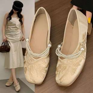 Ethnic Style Han Dynasty Women's Shoes Velvet Shallow Mouth Sleeve Shoes Accessible Luxury 2025 Spring New Pearl Retro Beautiful Wedding Shoes