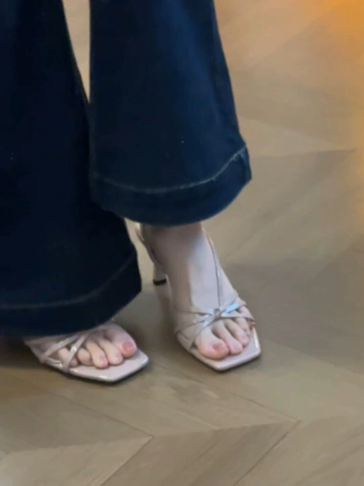 Женские французские босоножки-лодочки из овчины, новая модная элегантная модель 2025 года, тонкий квадратный носок, открытый носок, сказочные сандалии на высоком каблуке