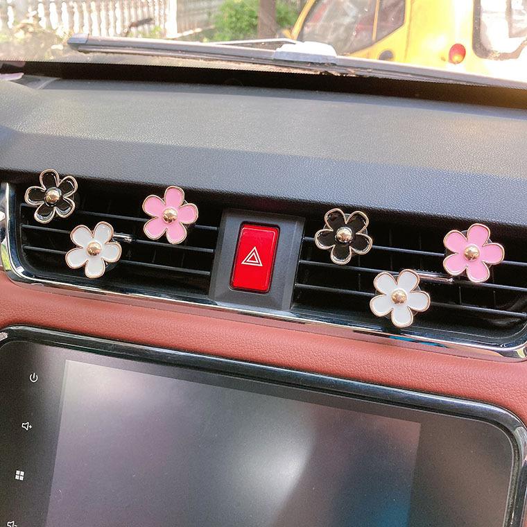 アクセサリーのペンダントの爆発的な自動車の吹出口のアロマクリップ合金のデイジーの花の車内の羽口の装飾品のアロマクリップ|undefined