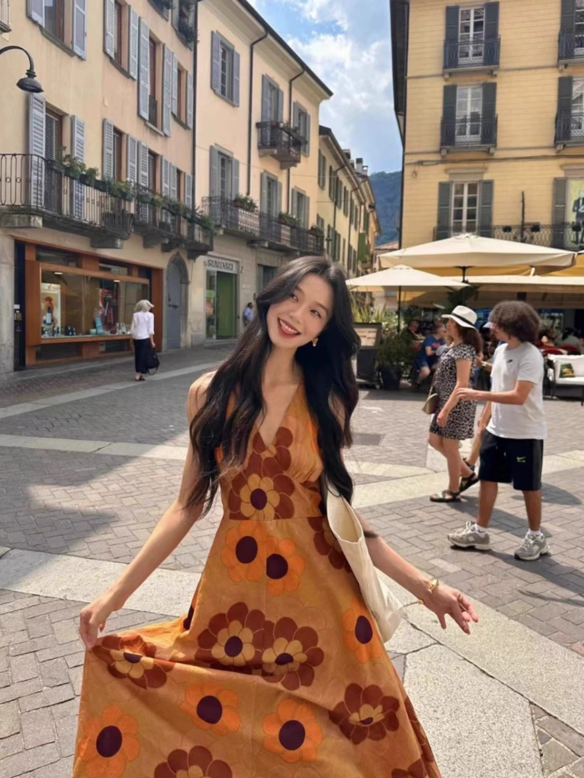 Подходит для поездки в Таиланд, чтобы носить пляжное платье с цветочным принтом на побережье