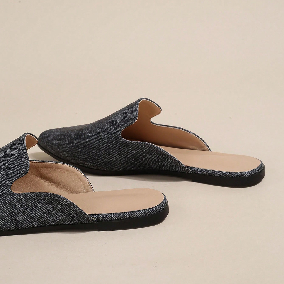 Naiste lamedad sussid Mugleri kingade ja poolsandaalidega_voghion.com