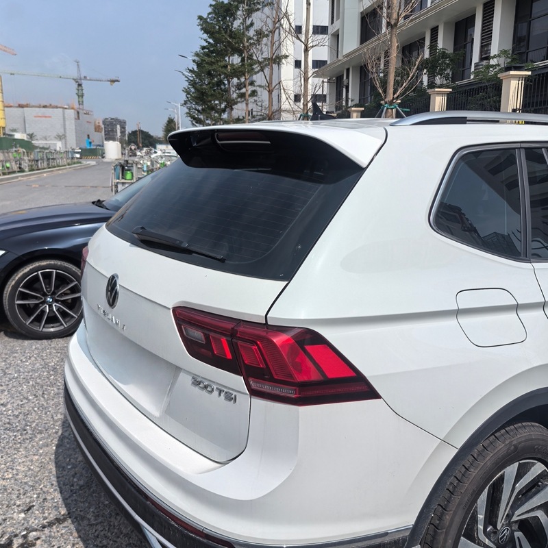 Suitable for 2017-2025 Volkswagen Tiguan L Modified Rline Rear Wing, No-Drill Paint-Coated Spoiler Roof Wing
