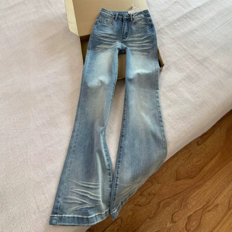 Petite-sized, American-style, vintage wash, high-waisted, slightly flared jeans for women, perfect for summer, slim fit, versatile, and flattering Petite-sized, American-style, vintage wash, high-waisted, slightly flared jeans for women, perfect for summer, slim fit, versatile, and flattering