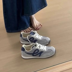牛革版 ~ 平底レジャー運動靴には丸い頭のレトロな徳訓靴の女性ストラップ阿甘靴通気板靴があります。