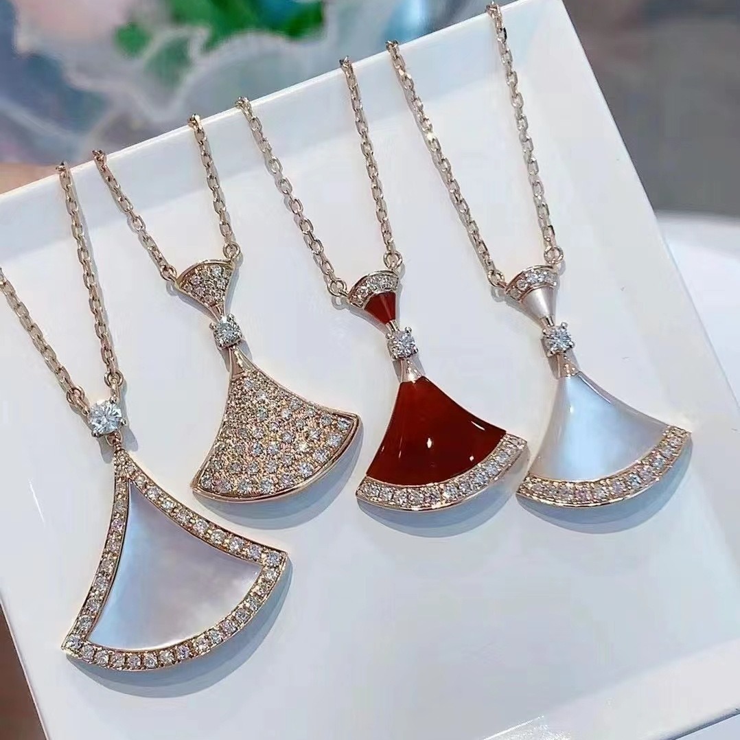 v gold small skirt necklace female fan white shell 18k rose gold plated fan-shaped chalcedony pendant clavicle chain generation hair