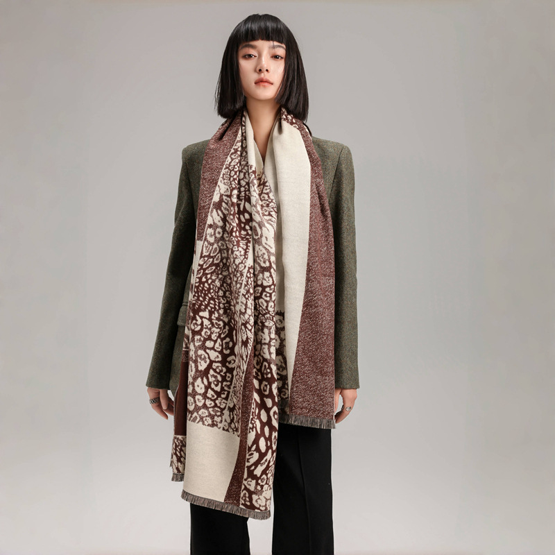 Nuevo estilo europeo y americano de color leopardo grueso manteniendo la atmósfera calentadora chal de mujeres otoño y invierno sensación de atmósfera imitación bufandas de cachemira de doble cara
