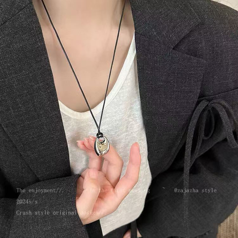 Otoño y invierno minimalistas collares colgante de goteo de Feng Shui mujeres chaqueta larga suéter cadena casual accesorios de lujo ligero