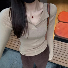 蔓尼菲純色vネック長袖の底のシャツはスリムに見えます。